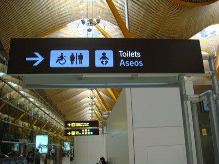 Los baños de la terminal 4, del Aeropuerto de Madrid-Barajas