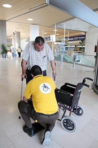 Servicio de asistencia a personas con discapacidad ó movilidad reducida en los aeropuertos españoles.