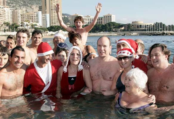 El último (y helado) baño del príncipe Alberto de Mónaco esta Navidad