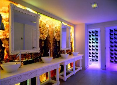 Baño con aire taurino