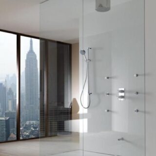 Las duchas de obra aumentan el espacio en el baño