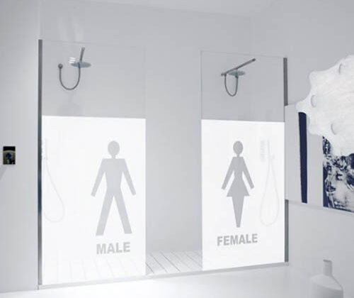 Puertas de baño decoradas por Antonio Luppi