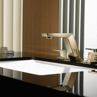 Pantalla 3D dentro de la ducha lleva al baño a otro nivel