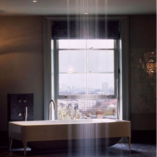 ¡O me ponen la ducha, o no vuelvo a lavarme!