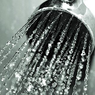 Un WC que se limpia solo, ¡y además ahorra agua!