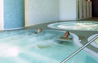 Añade color a tu baño con los diseños de Disegno Ceramica