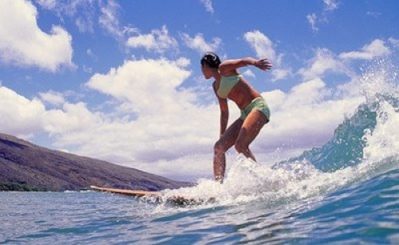 Surf: beneficios de un baño de olas
