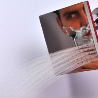 Una ducha de agua fría para tonificar glúteos