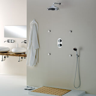 Una ducha caliente antes de acostarse ayuda a relajar la musculatura y calma los nervios