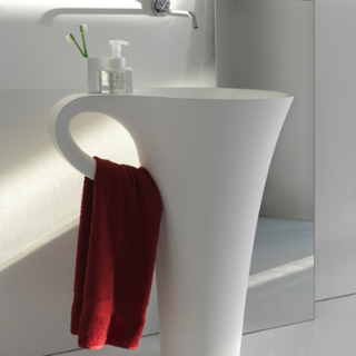 Un grifo con forma de caracter japonés