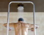 «Shower fitness», ejercicios en la ducha para quitarse esos kilos de más