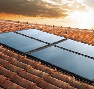 Una bolsa de plástico que sirve para reciclar agua