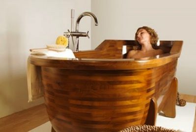 Un toque original para el baño, bañera de madera