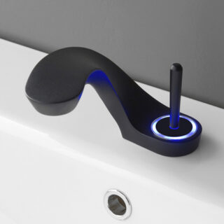 Convertir bombillas recicladas en un elemento decorativo