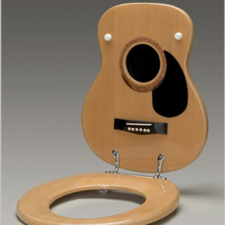 El primer baño de un bebé gorila