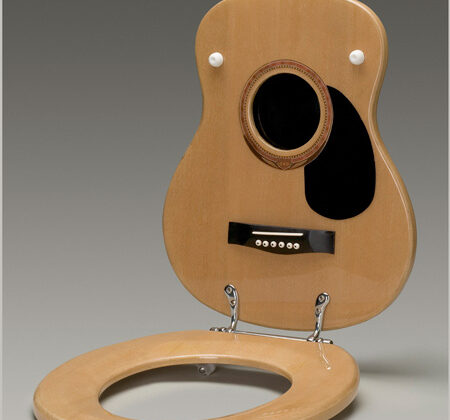 Para melómanos, taza de wc con forma de instrumento musical