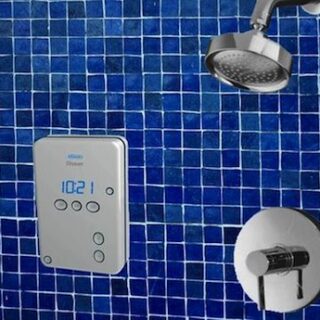 La empresa que cambia más bañeras por platos de ducha cada día en España