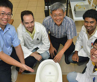 Los españoles consumimos menos agua y reciclamos más