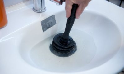 Cómo desatascar las tuberías de nuestro baño o cocina