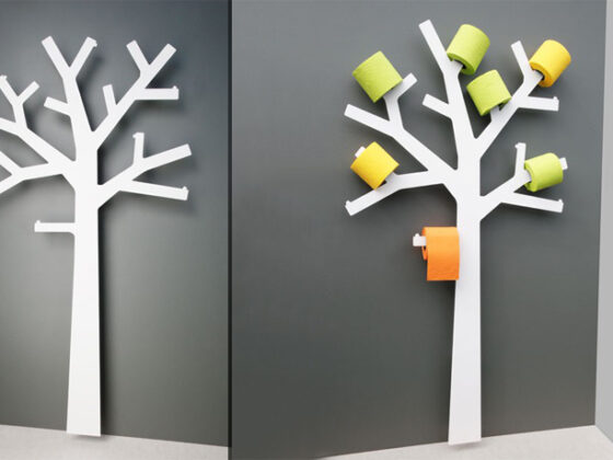 Un decorativo «árbol» para colgar rollos de papel higiénico