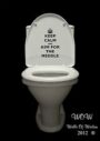 Keep calm and go to the toilet, la famosa frase llega al baño