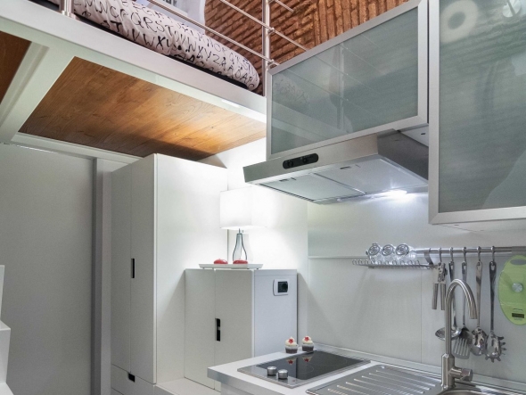 Una casa de siete metros cuadrados aqua Casas pequeña bien aprovechadas