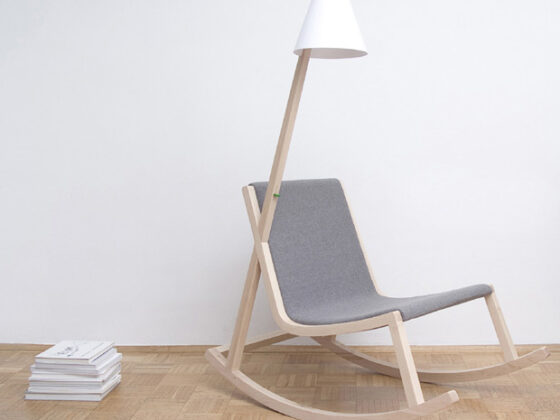 Mecedora con lámpara que se auto ilumina