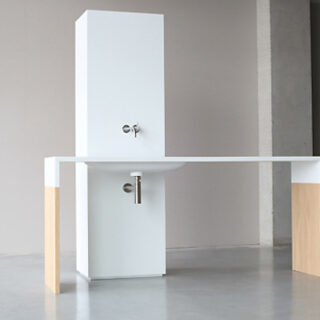 Una tapa de wc con ambientador integrado