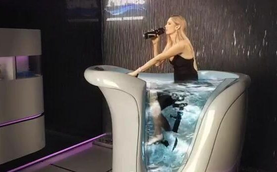 Fit Wet, una bañera hidromasaje con bicicleta