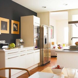 Cocina en línea recta con isla