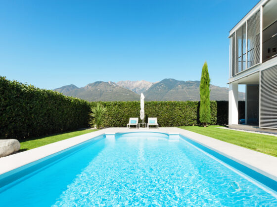 Consejos para mantener limpia el agua de tu piscina