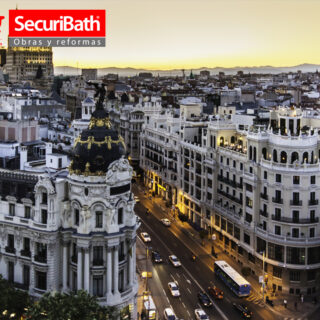 Resumen de lo que cuentan los blogs, webs sobre las experiencias de los consumidores, instaladores y fabricantes de platos de ducha.