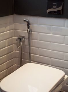 Bañera por ducha: desagüe de inodoro por debajo de bañera