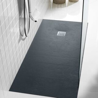 Cambiar la bañera por ducha en blanco y  negro están de moda