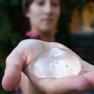 AUARA es una marca de agua mineral muy solidaria