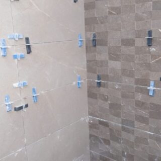 Cambio de bañera por ducha con espacio de almacenaje