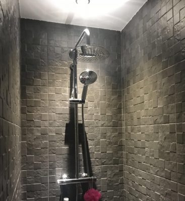 Cómo colocar los azulejos del baño correctamente
