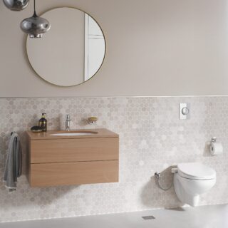 BATHSPACE. Almacenaje dentro del plato de ducha.