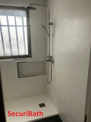 Hornacinas en paredes en baños para aprovechar el espacio - SecuriBath