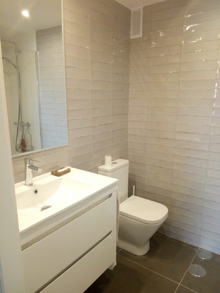 AZULEJOS TIPO METRO. PARA REFORMAR TU BAÑO O TU COCINA.