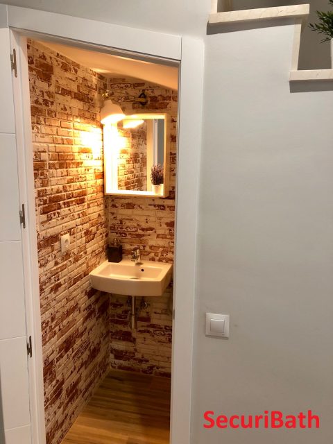 CÓMO SACAR UN BAÑO DEBAJO DE LA ESCALERA