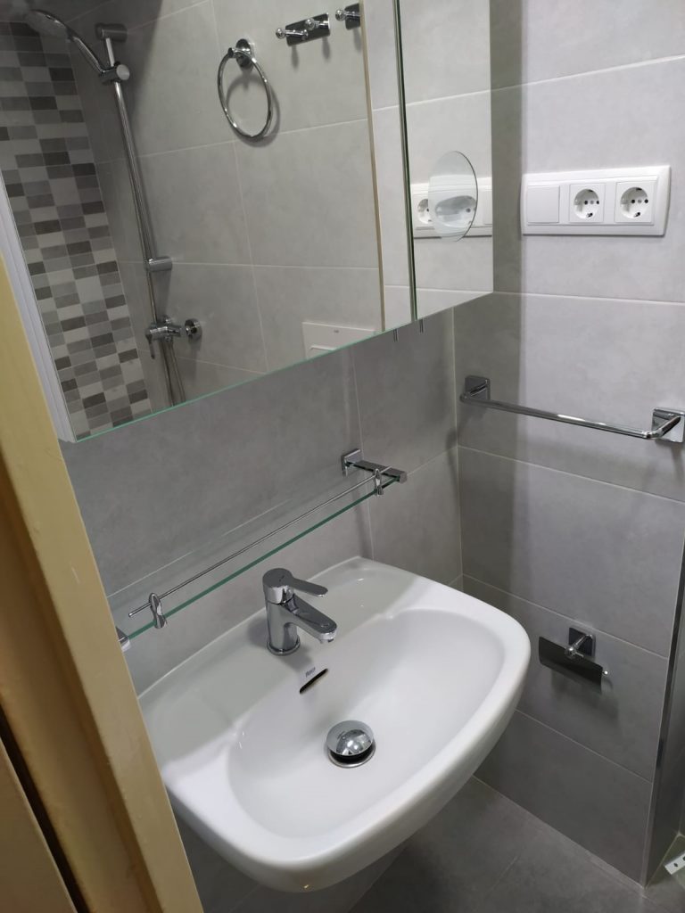 Reforma de baño de 2m2. Aprovecha el espacio al máximo.