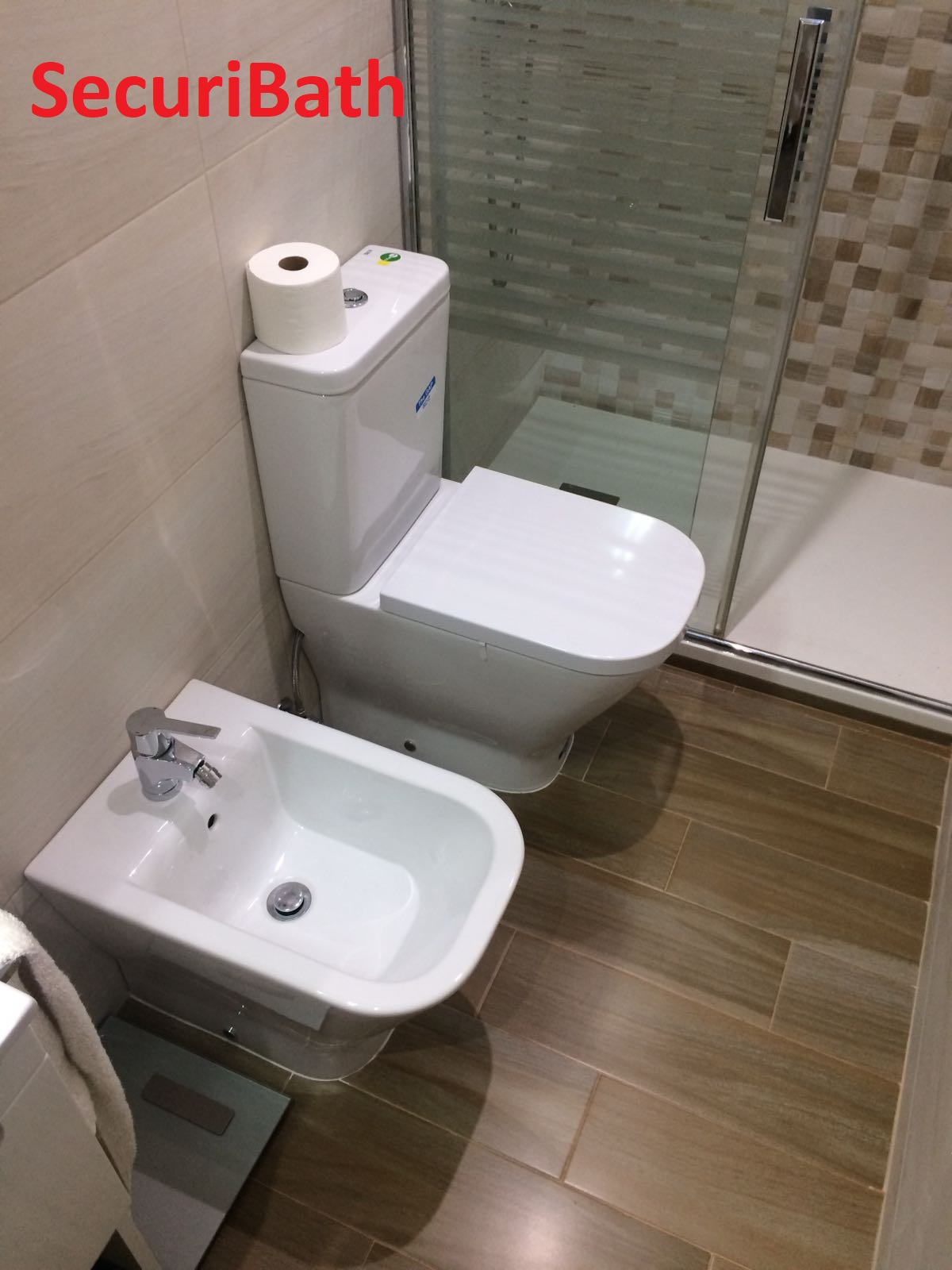 Reforma de baño alargado y estrecho - SecuriBath Solutions