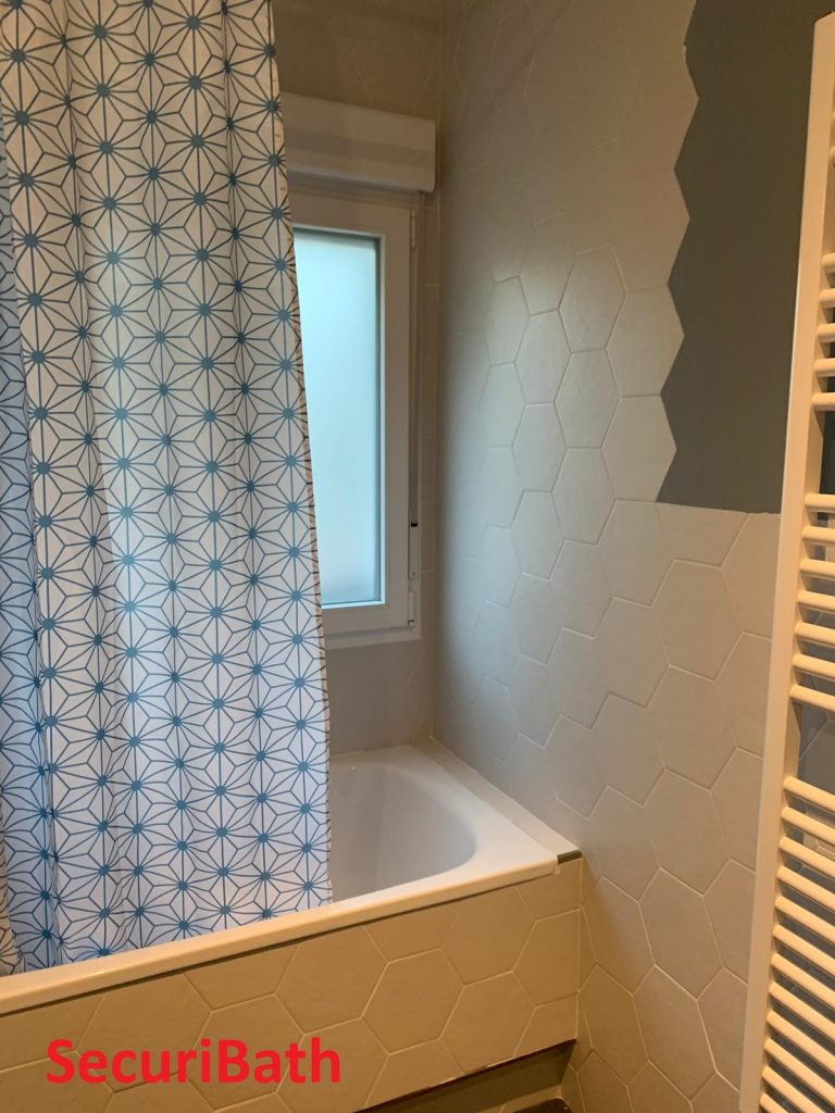 BAÑO CON AZULEJO HEXAGONAL - aqua