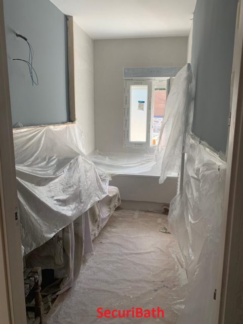 BAÑO CON AZULEJO HEXAGONAL - aqua