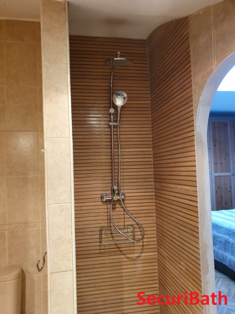 CAMBIO DE PLATO DE DUCHA CON AZULEJO SPA - aqua