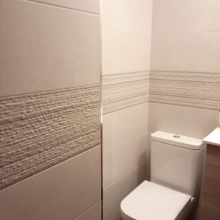 CAMBIO DE PLATO DE DUCHA CON AZULEJO SPA