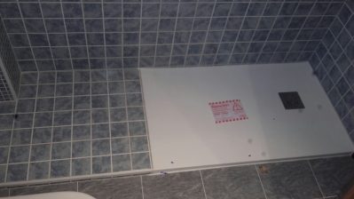 Importancia del suelo antideslizante en tu ducha - Bañera por ducha
