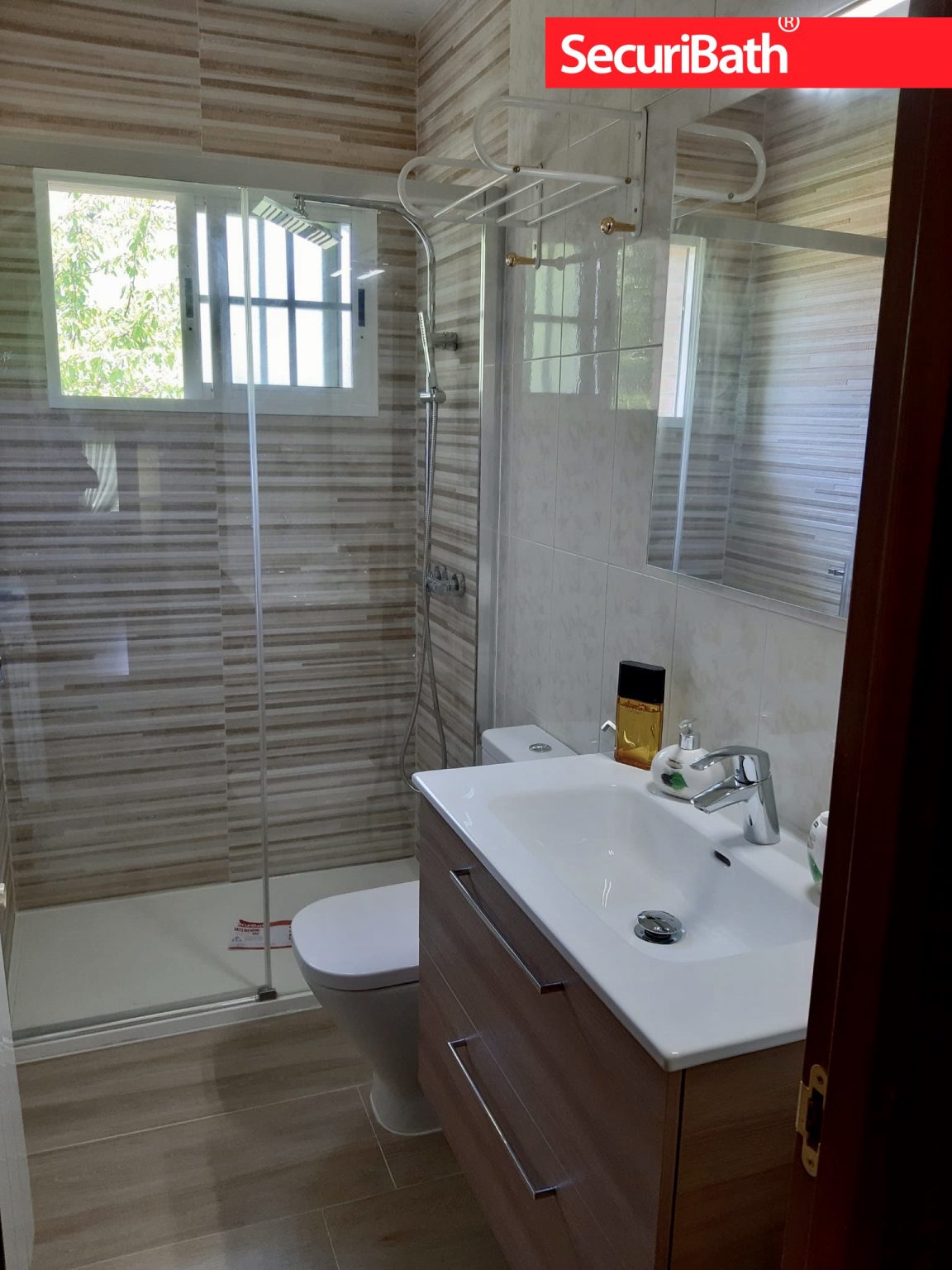 Reforma pequeña de baño con poca obra - SecuriBath Solutions