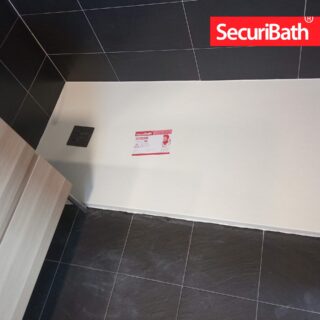 CAMBIO DE BAÑERA POR PLATO DE DUCHA CON POYETE DE TERMINACIÓN